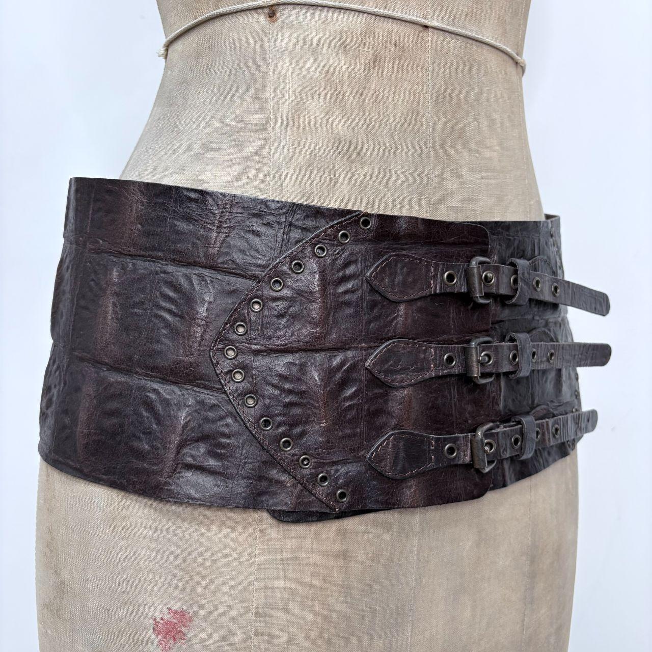 Thick oversized buckle leather belt
