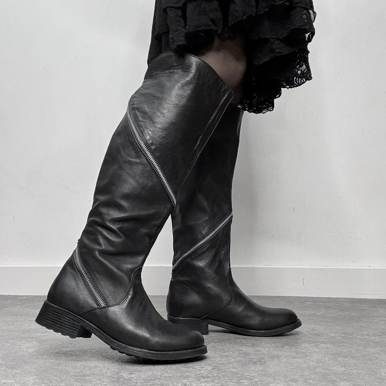 Black chunky zip around boots