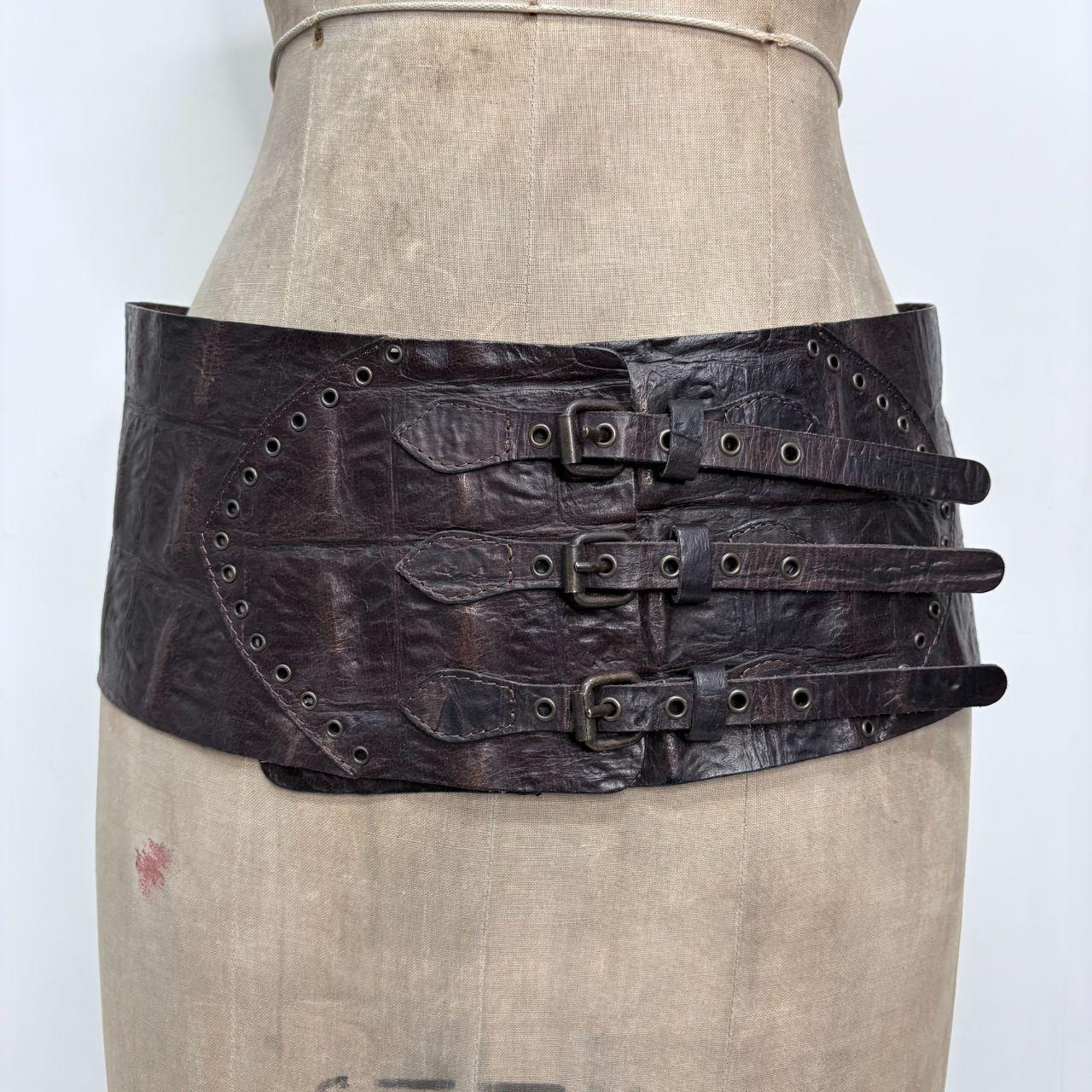 Thick oversized buckle leather belt