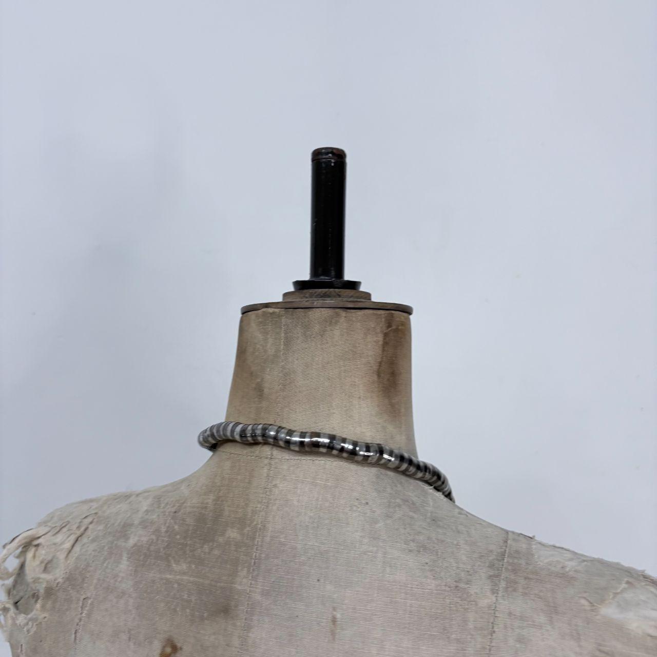 Chunky 90s metal stuctured necklace