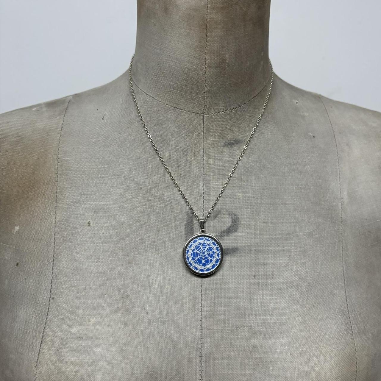 Vintage crochet lace necklace