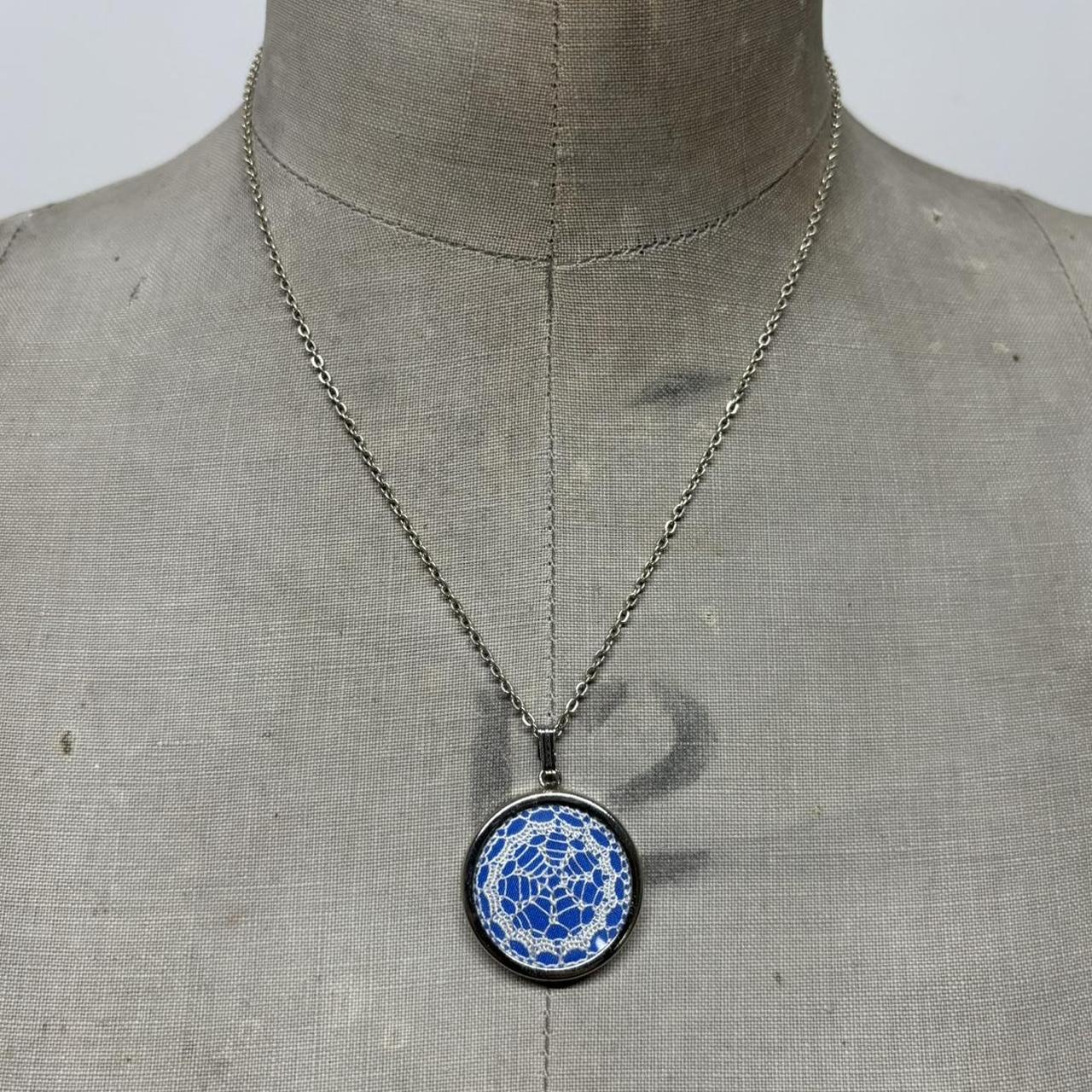 Vintage crochet lace necklace