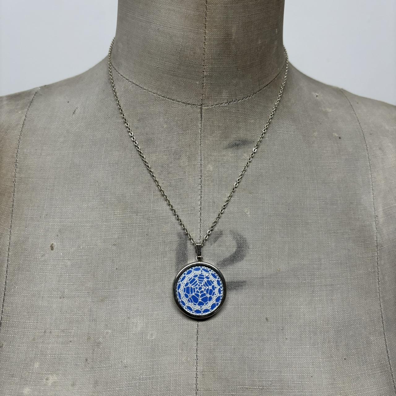 Vintage crochet lace necklace