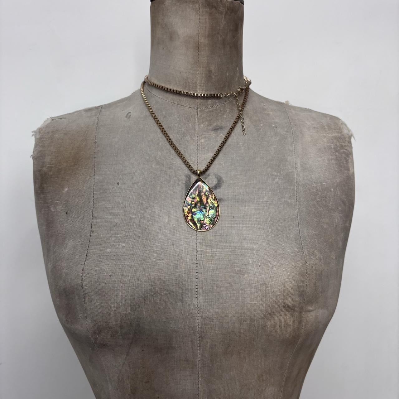 Gold box chain shell pendant
