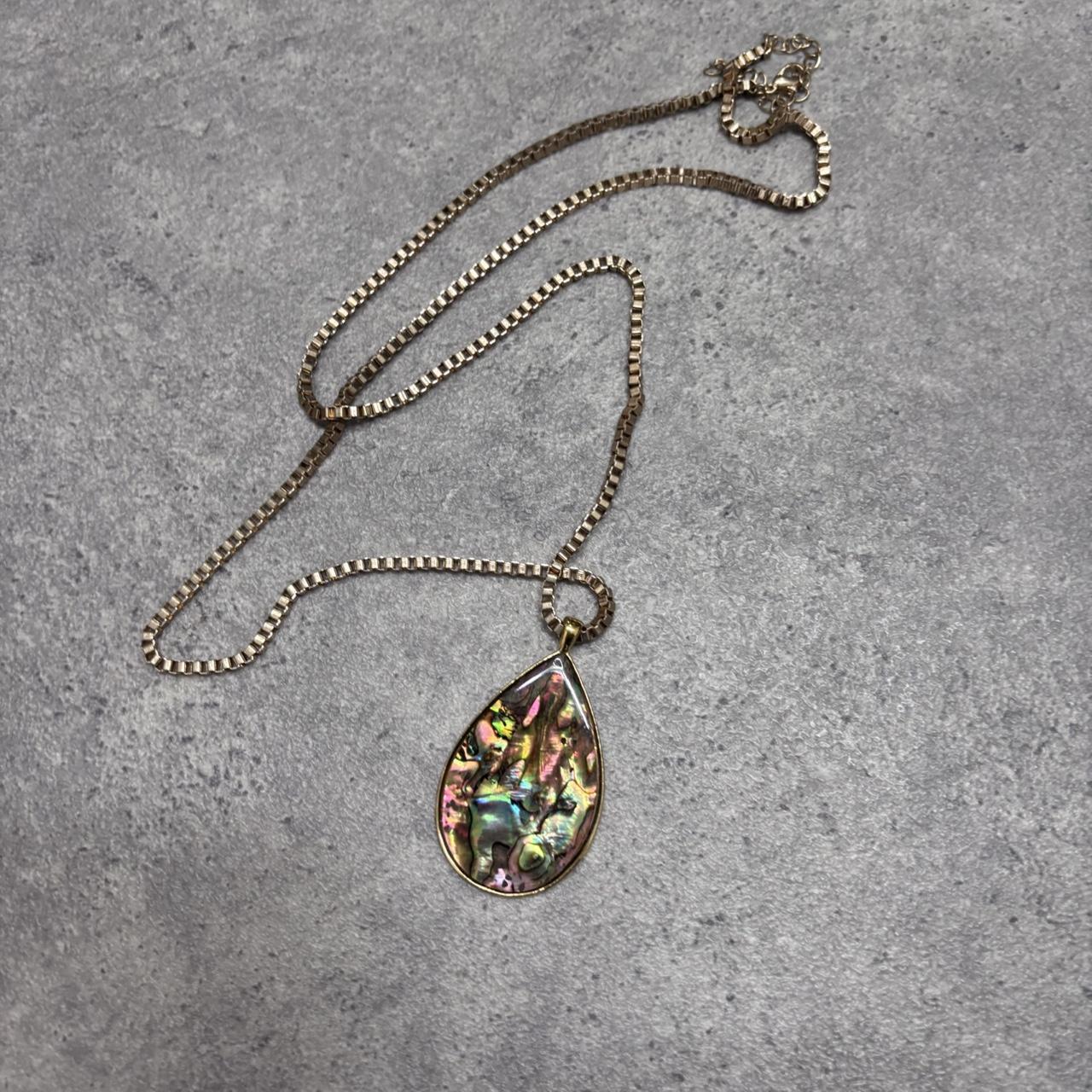 Gold box chain shell pendant