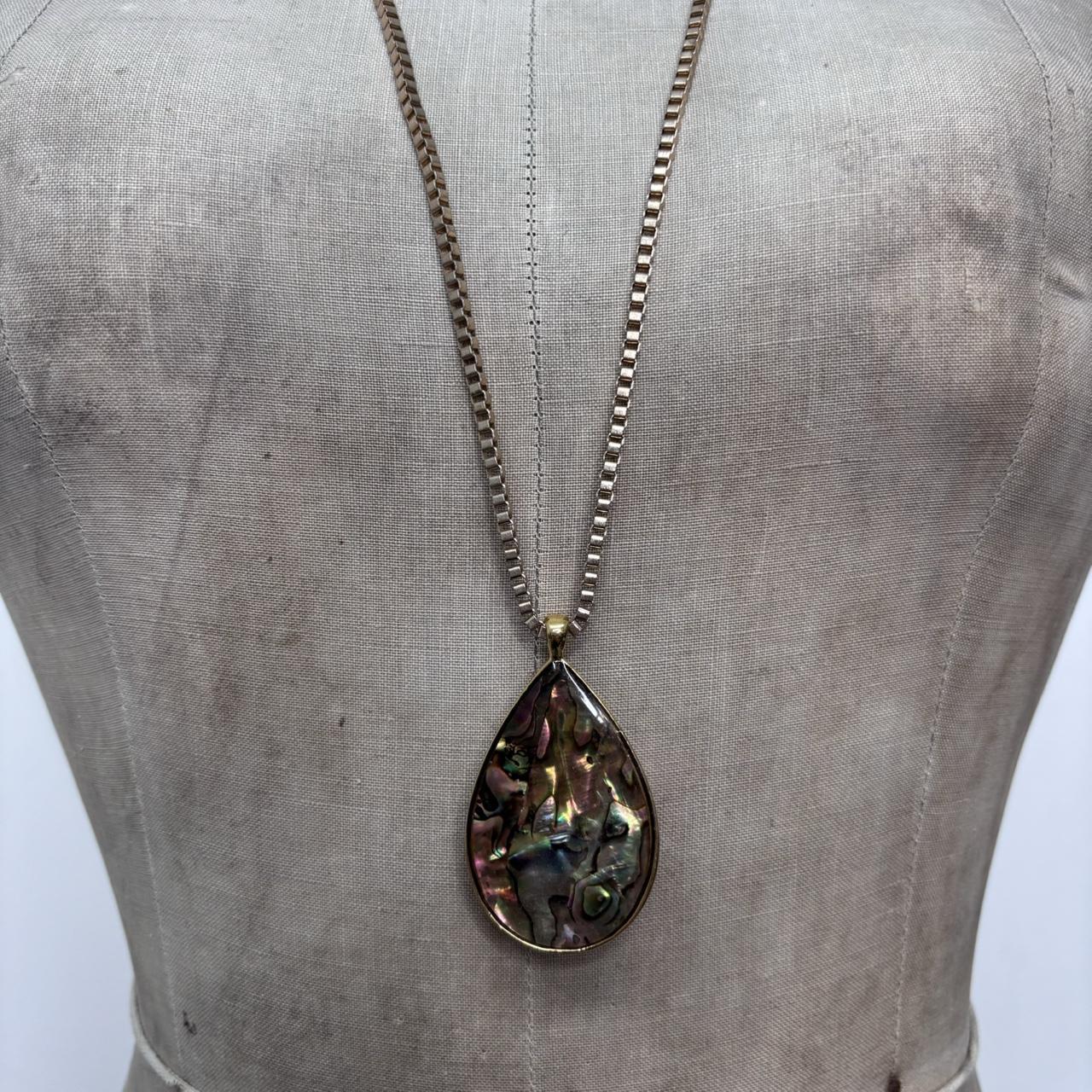 Gold box chain shell pendant