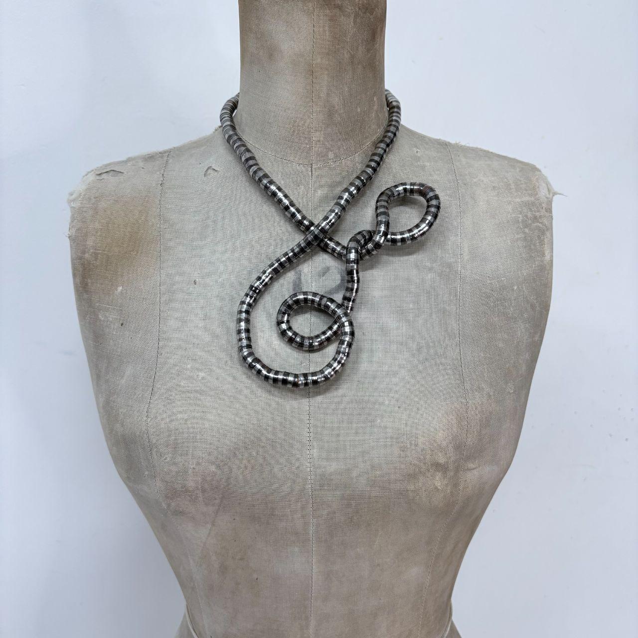 Chunky 90s metal stuctured necklace