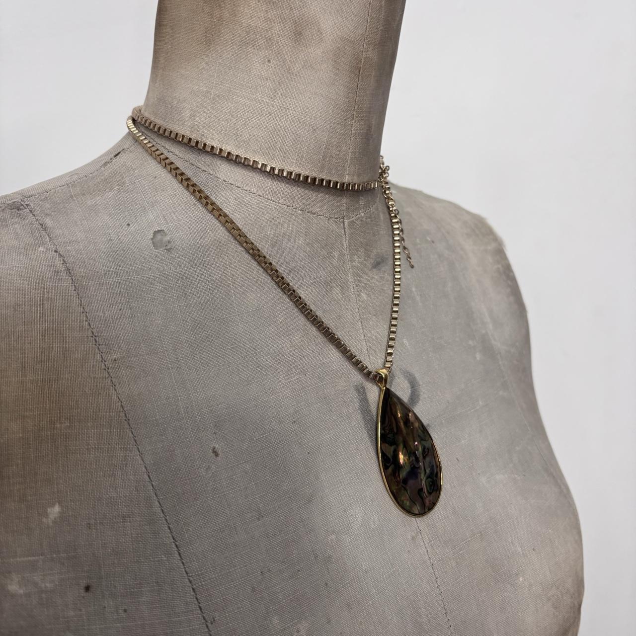 Gold box chain shell pendant