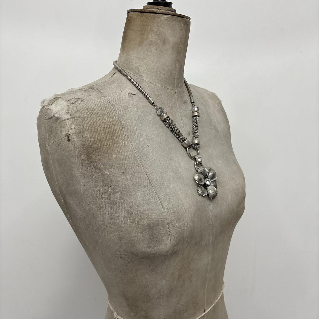 Silver metal flower necklace