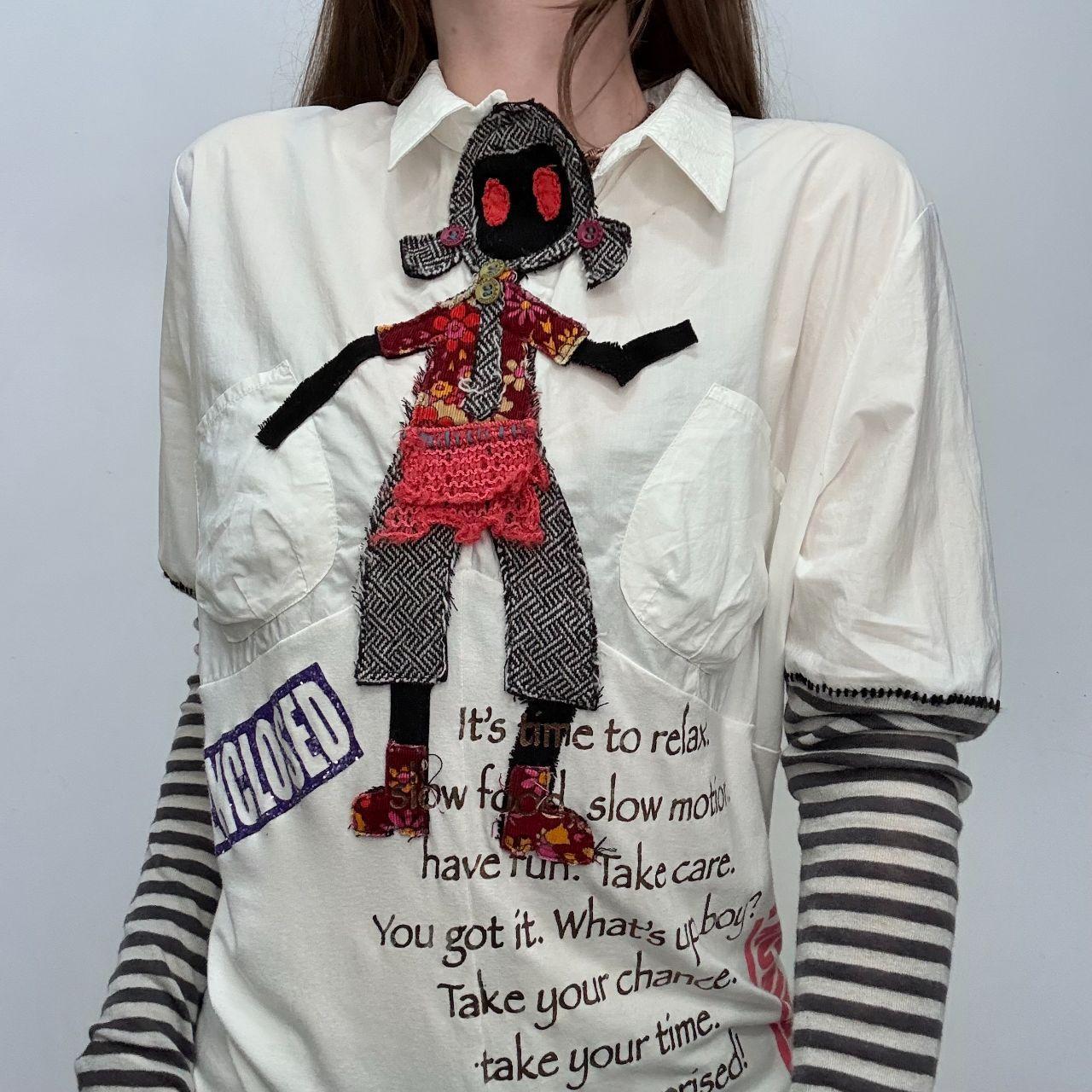 White graphic appliqué puff striped shirt