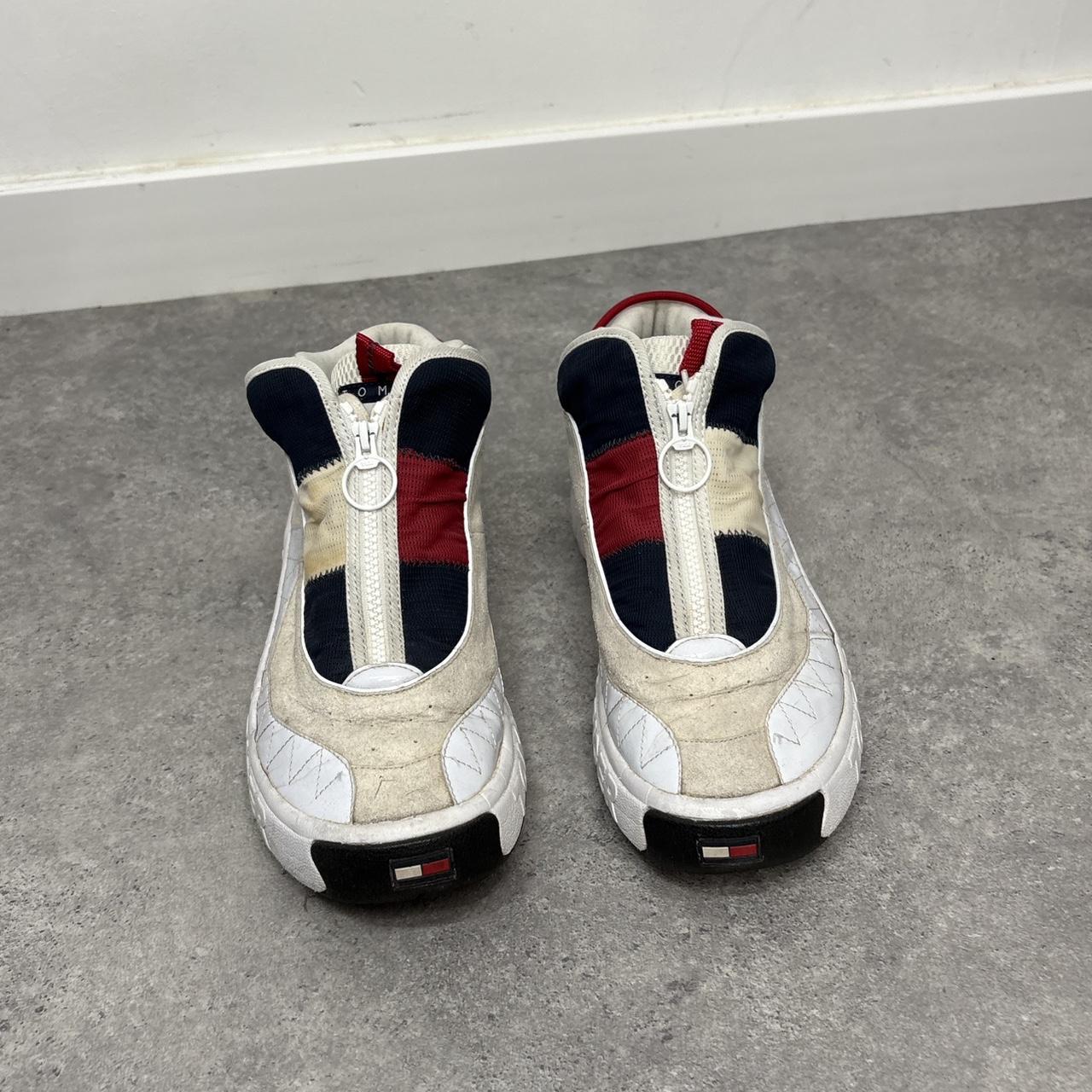 White tommy hilfiger trainers