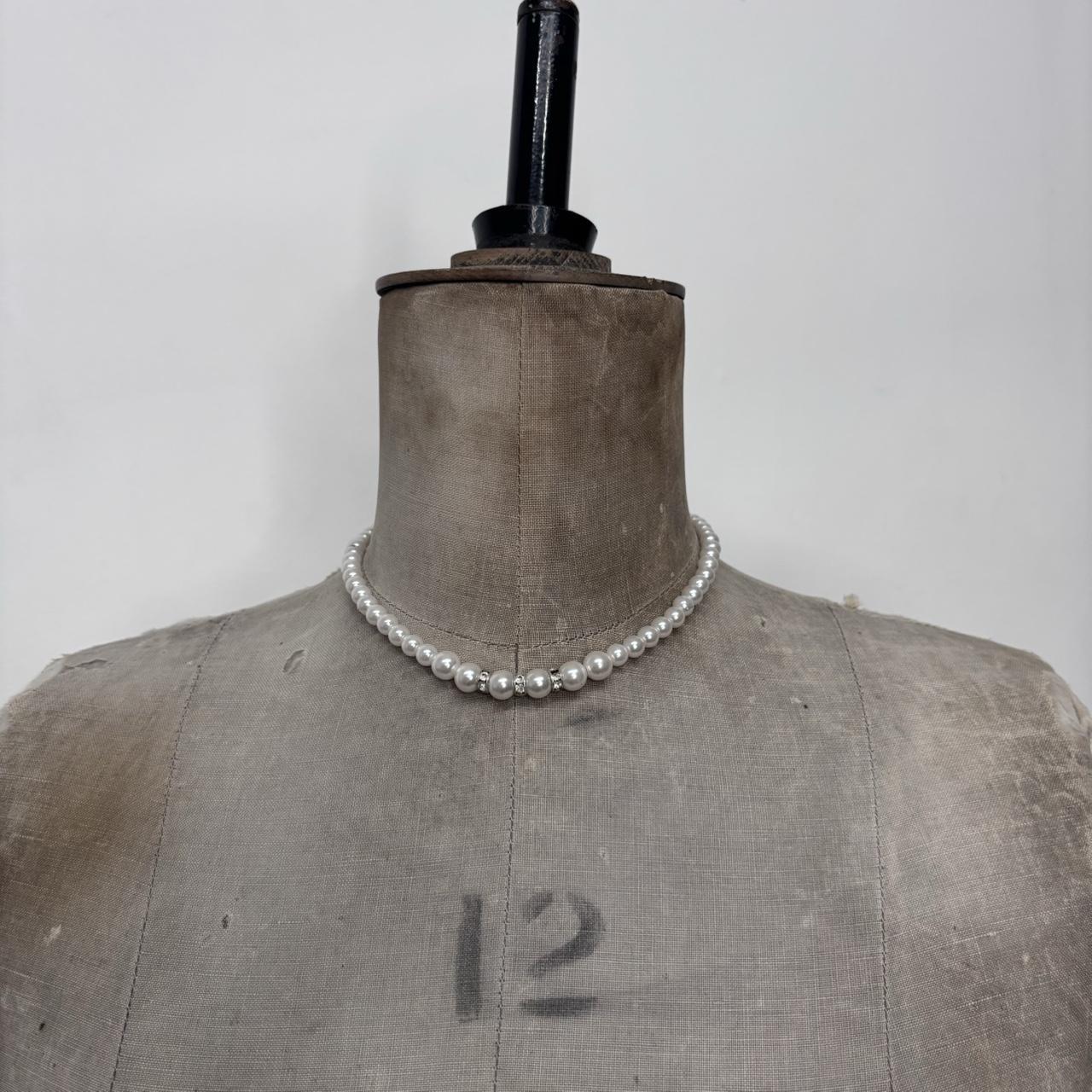 Faux pearl chocker necklace