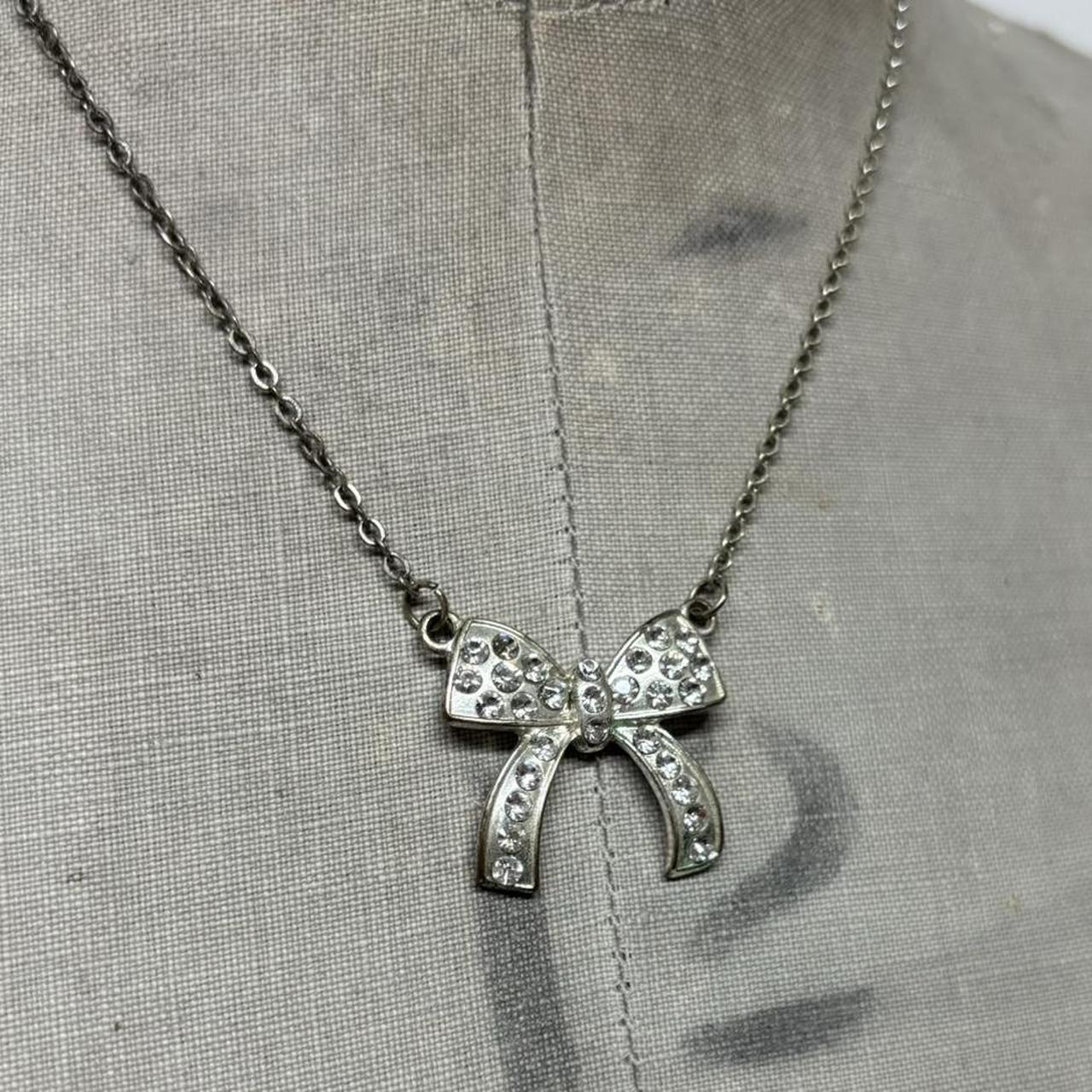 Silver bow necklace