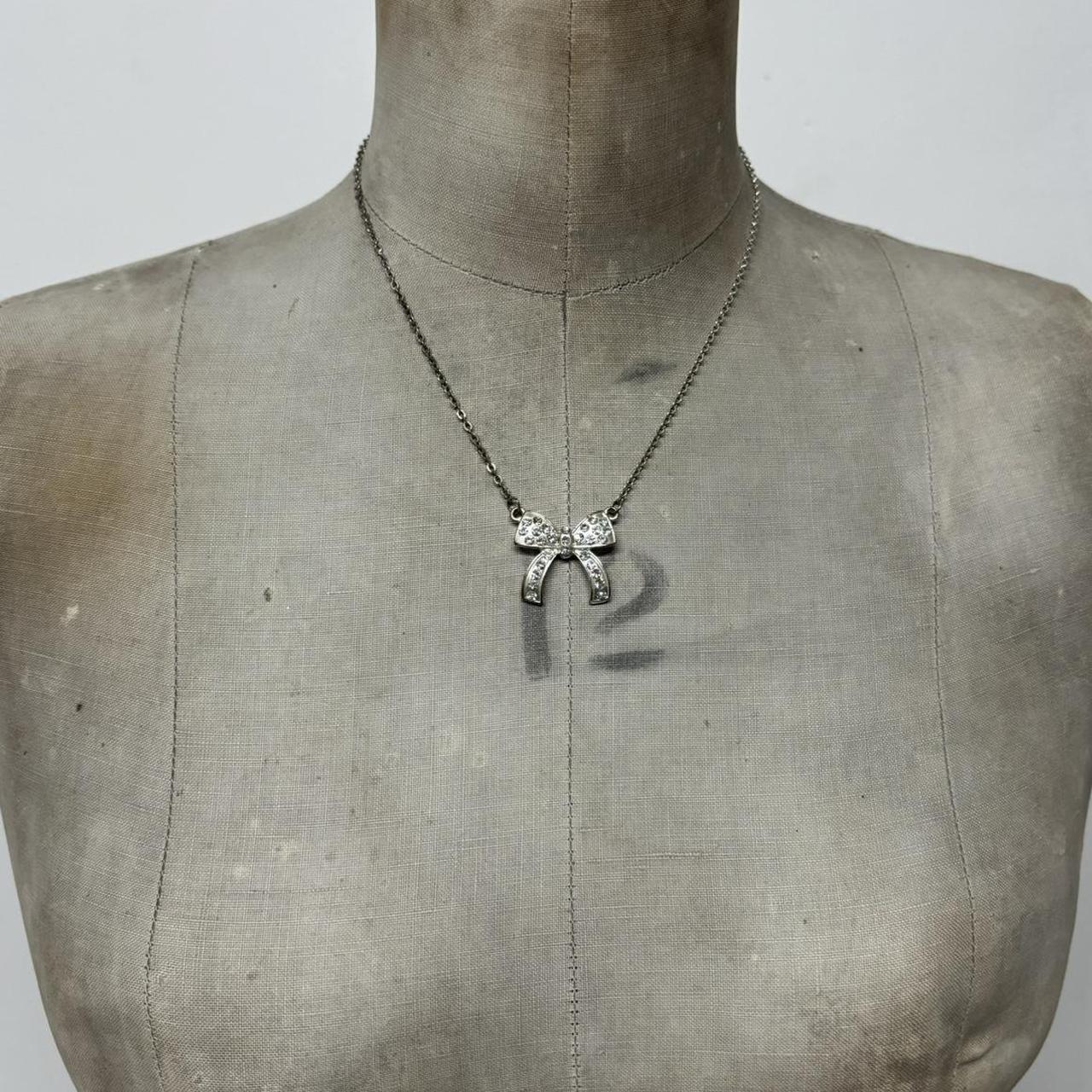 Silver bow necklace