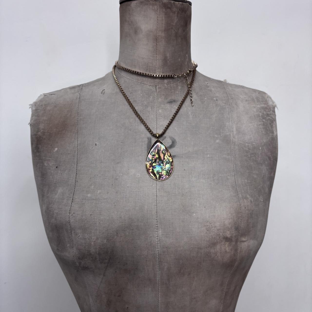 Gold box chain shell pendant
