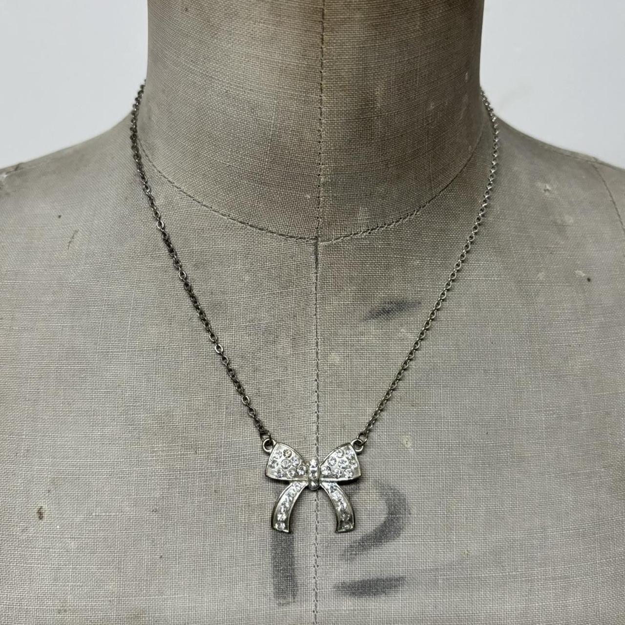 Silver bow necklace