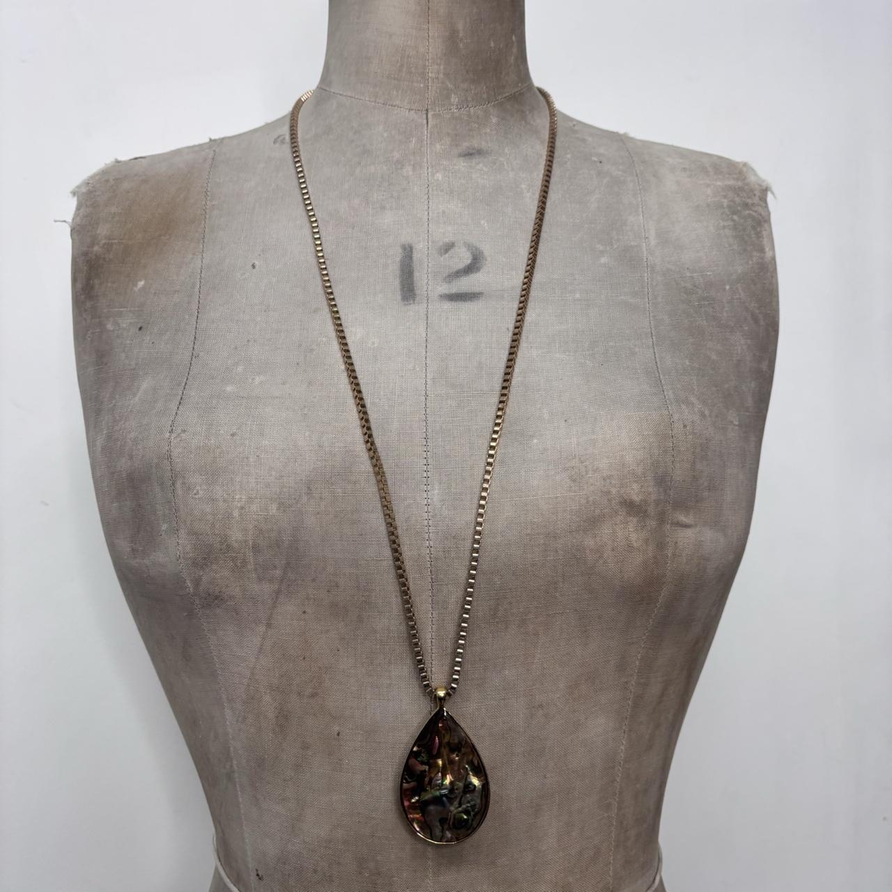 Gold box chain shell pendant