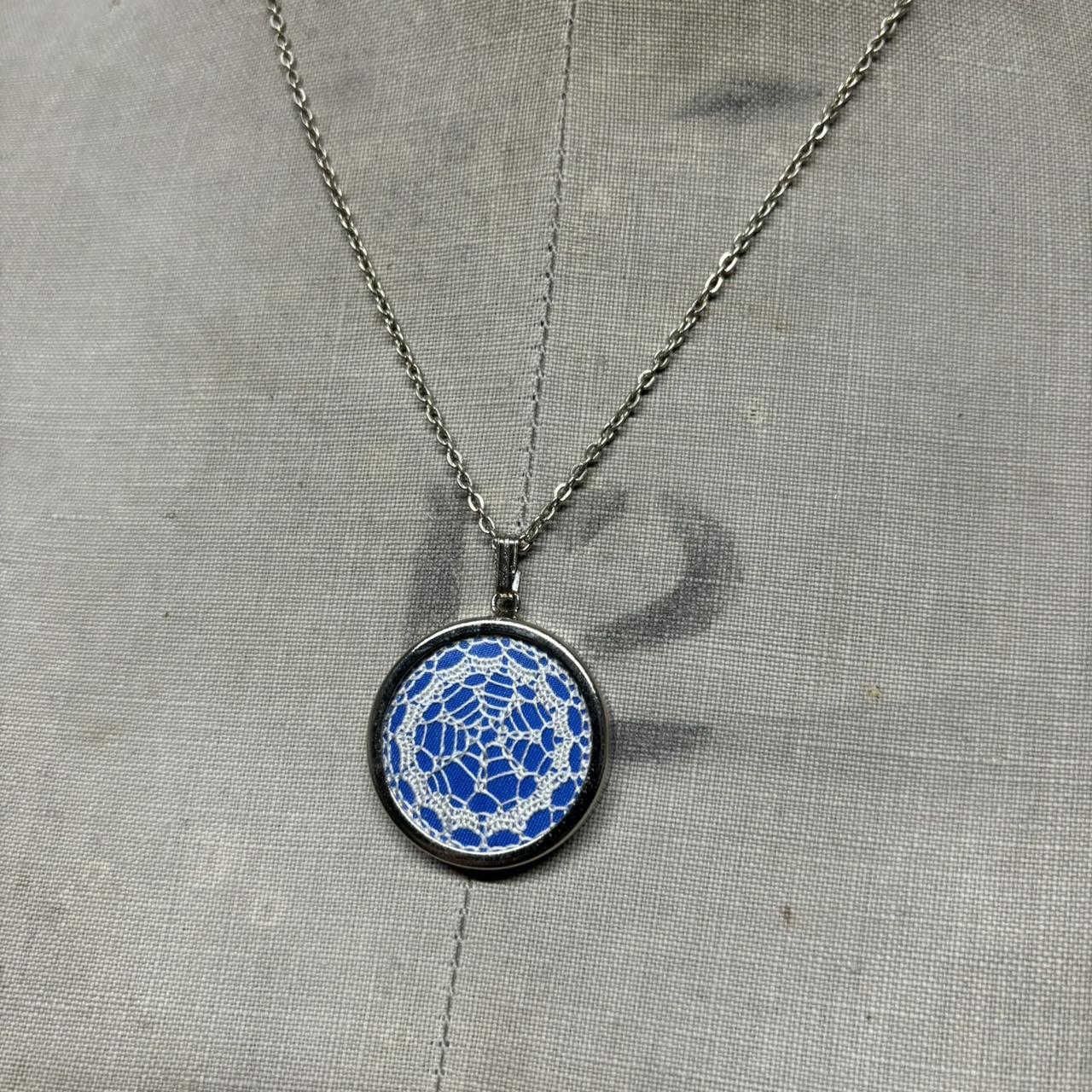 Vintage crochet lace necklace