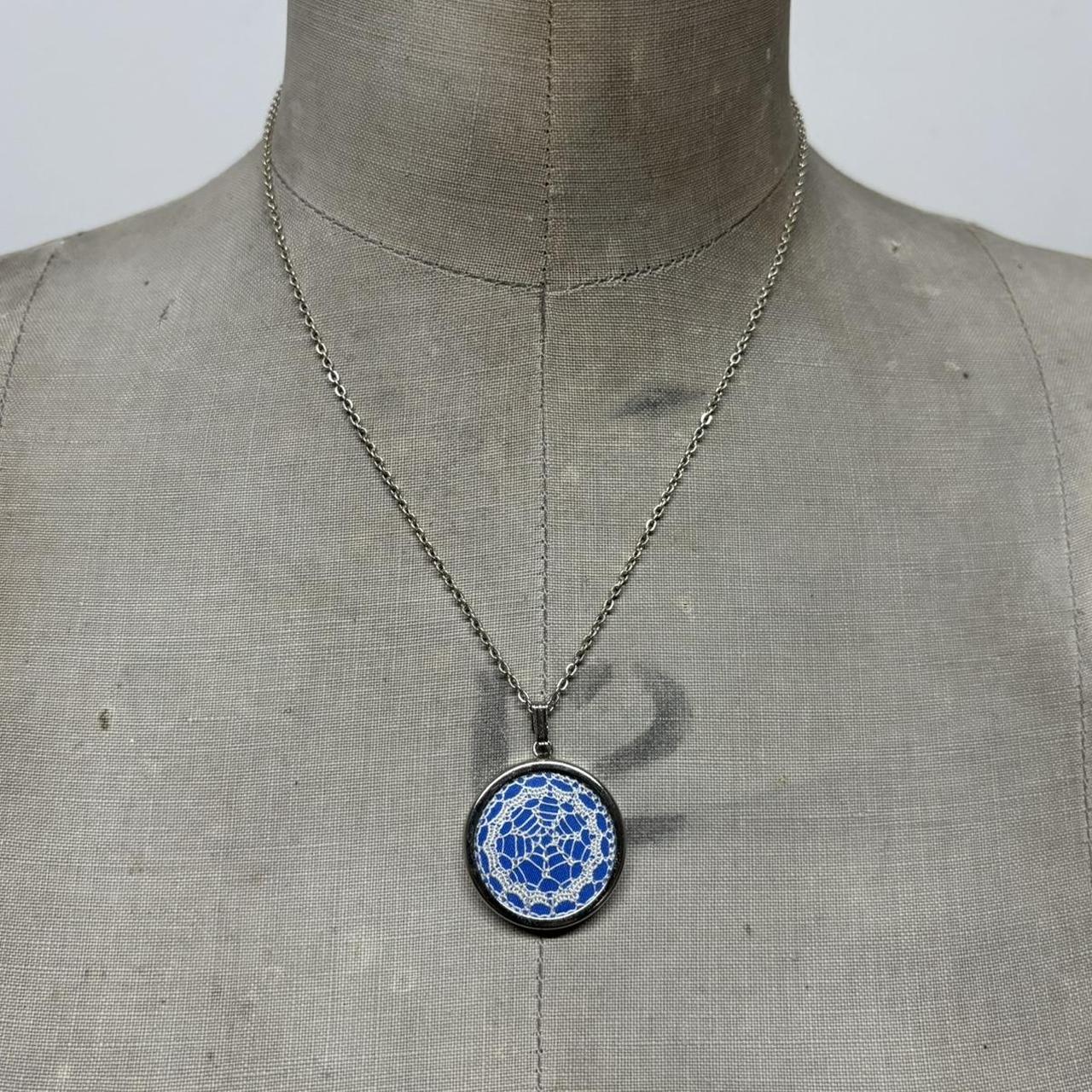 Vintage crochet lace necklace