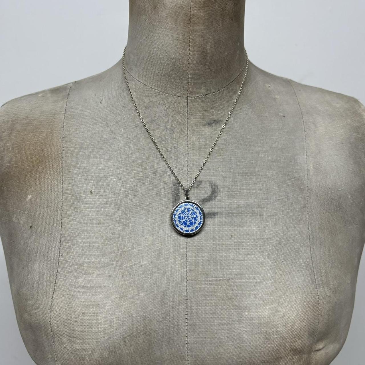 Vintage crochet lace necklace