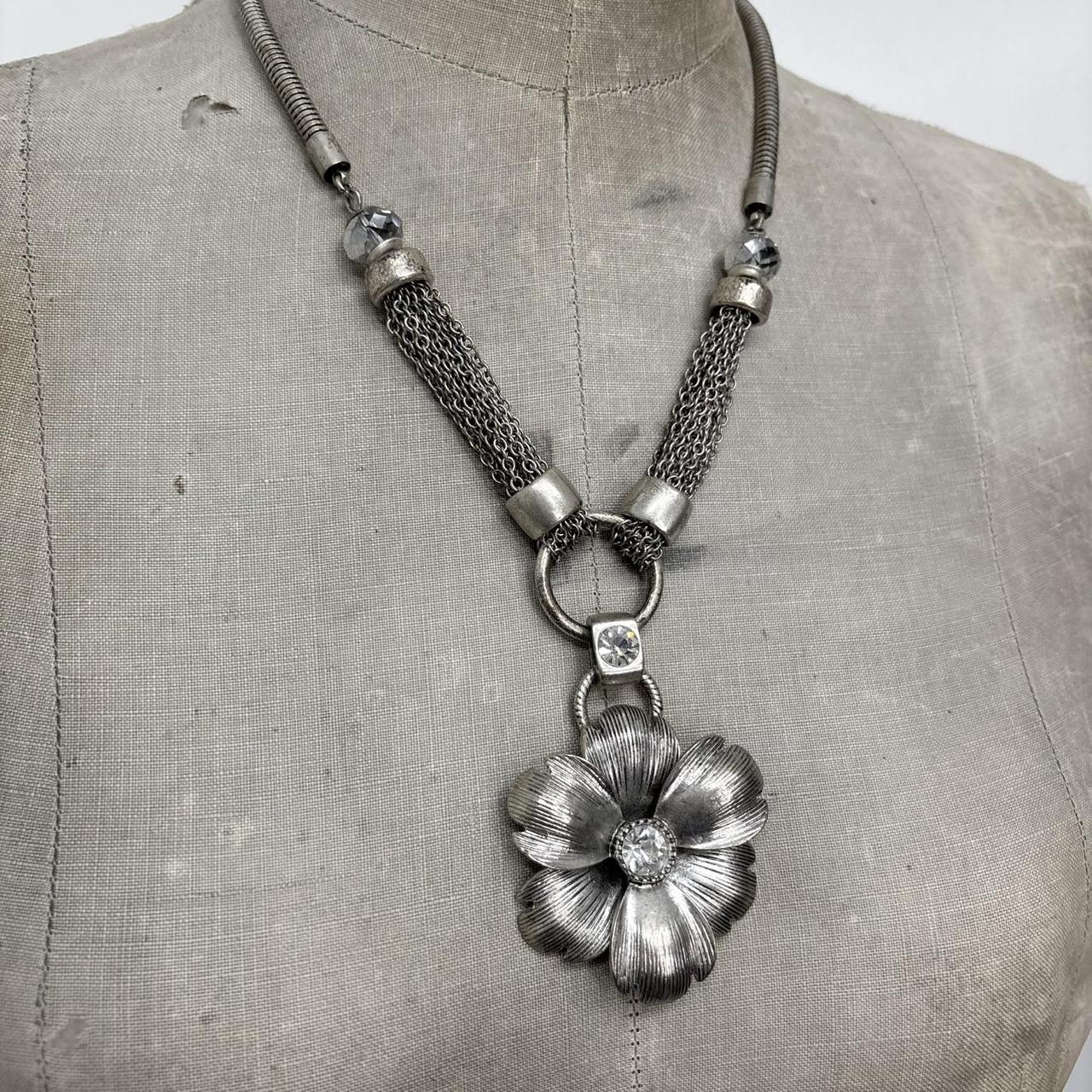 Silver metal flower necklace
