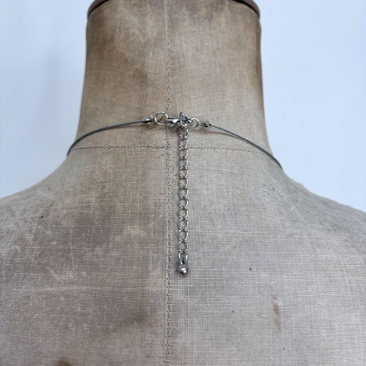 Green gemstone style wire necklace