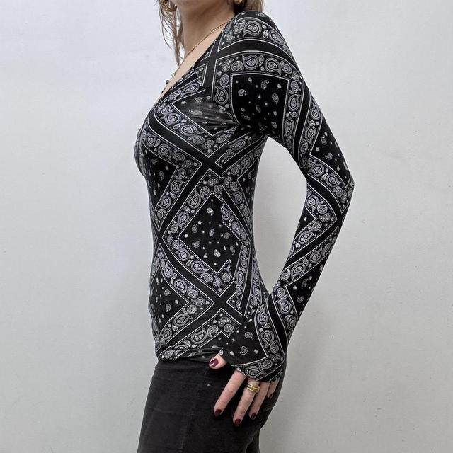 Black and white graphic print bandana tshirt