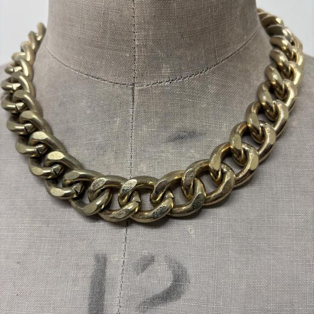 Chunky oversized gold chain necklace
