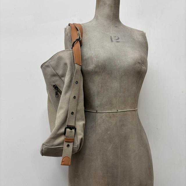 Brown canvas shoulder bag