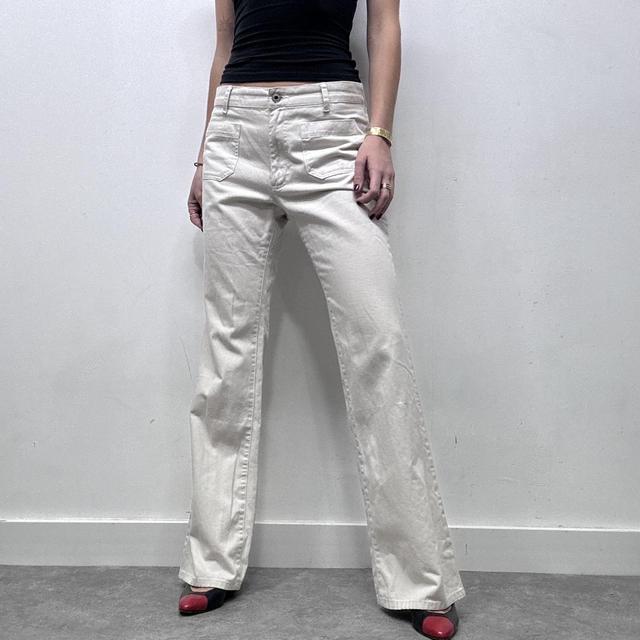 Fit and flare leg cream jeans