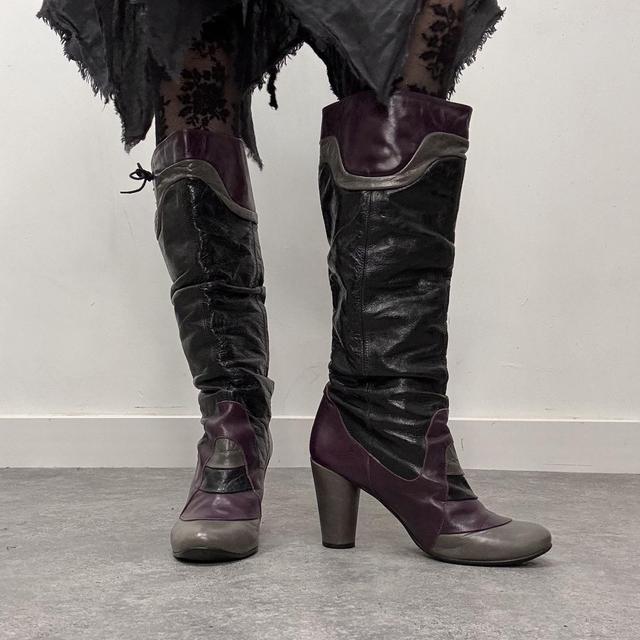Grunge leather ruched heel boots