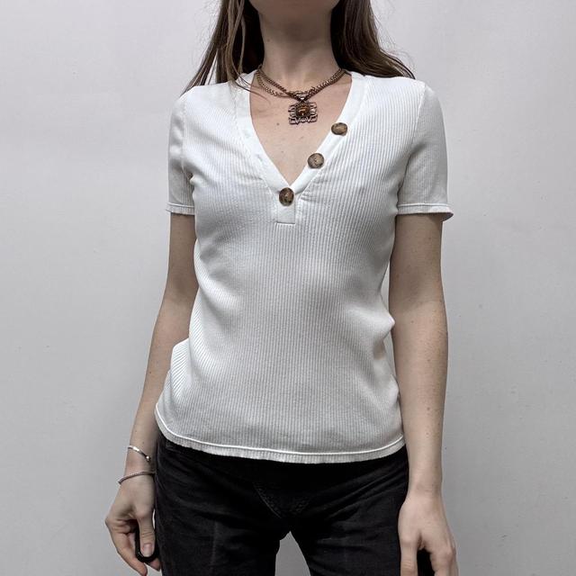 White ribbed sezane t-shirt