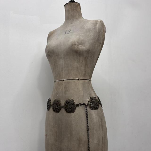Chunky oversized metal waist chain