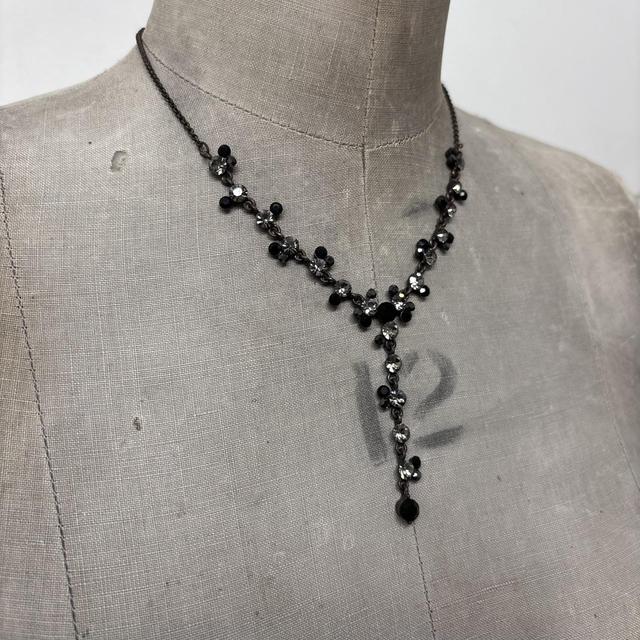 Black and silver tone gem necklace