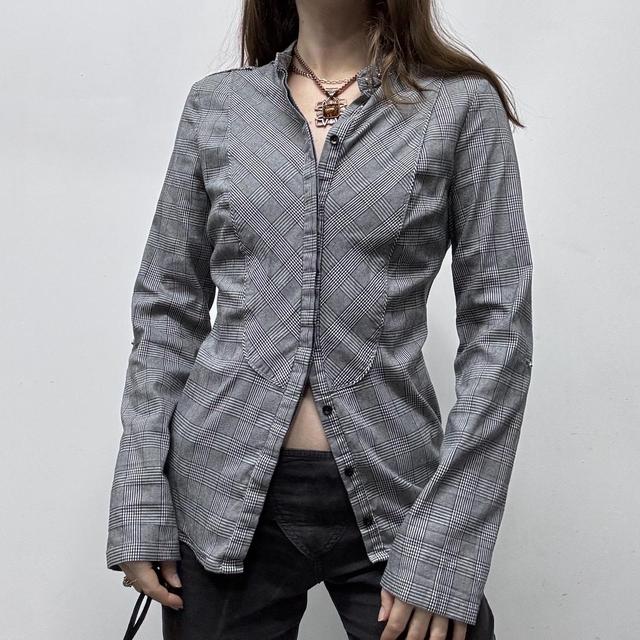 Fitted checked grey shirt