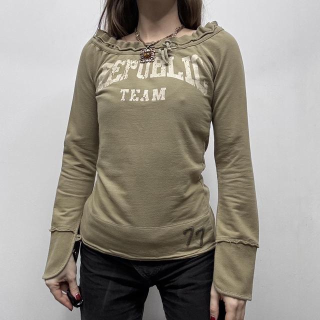 Khaki wide neck graphic tshirt