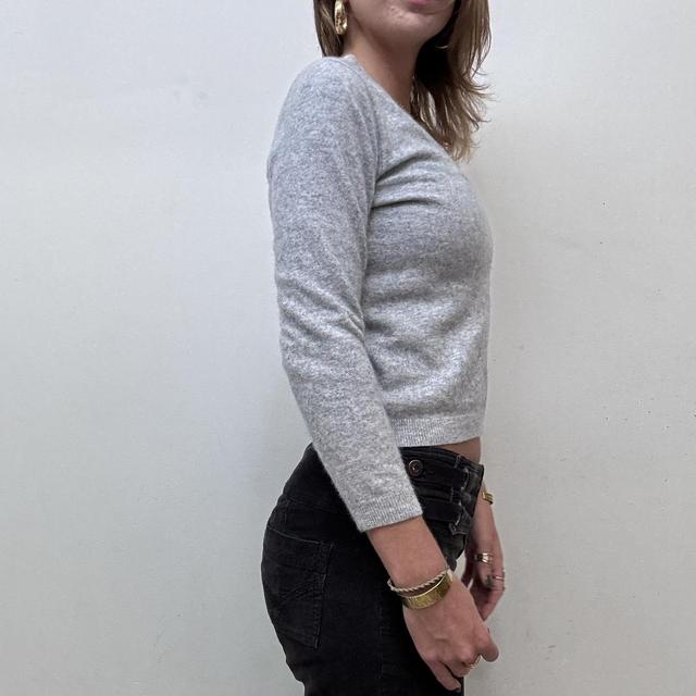 Grey cashmere knitted jumper