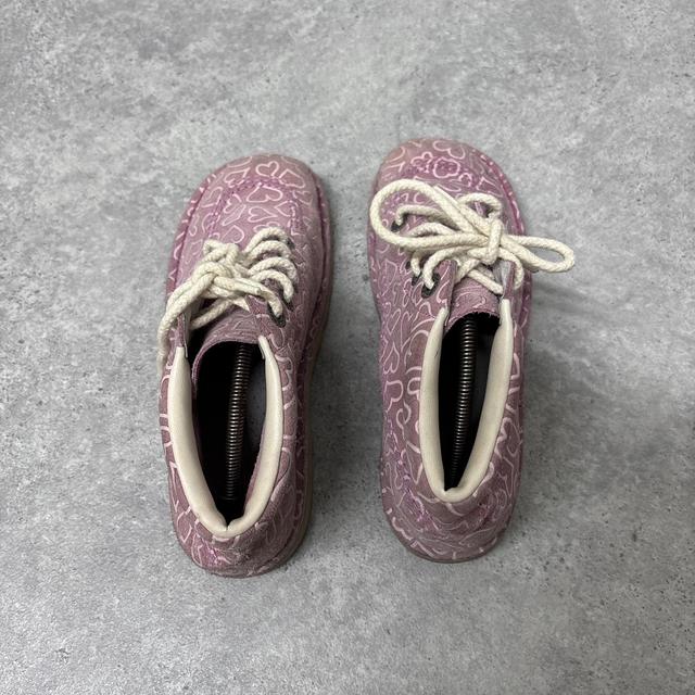 Pink love heart kickers