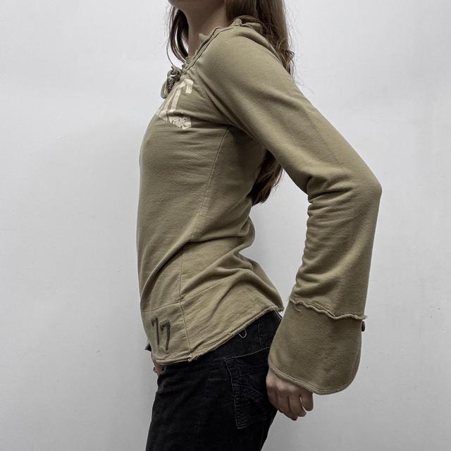 Khaki wide neck graphic tshirt