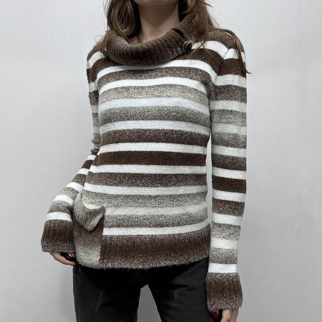 White and brown flared knit jumper