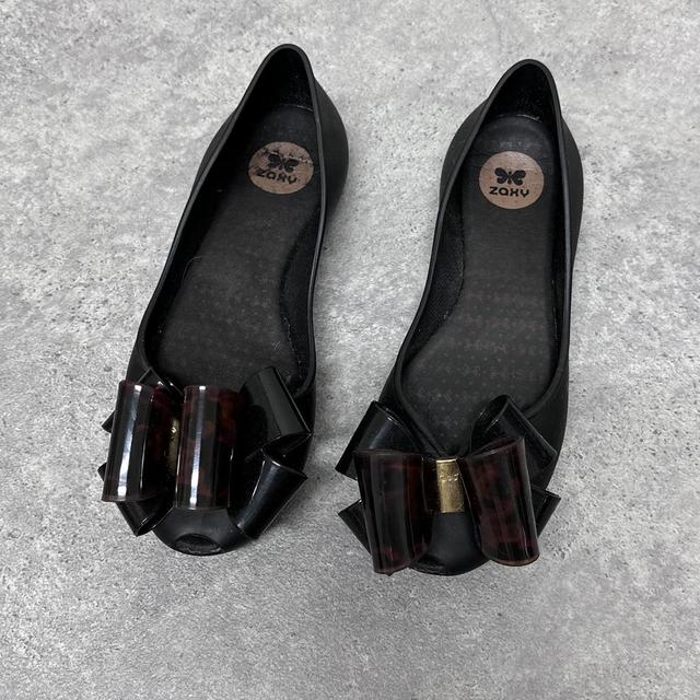 Rubber bow ballet pumps