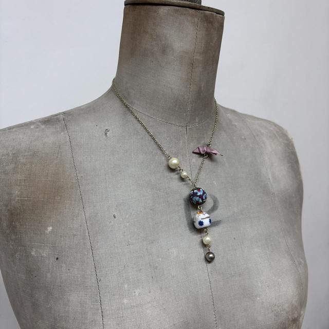 Chunky bow charm necklace