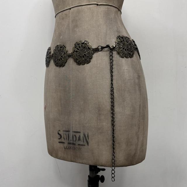 Chunky oversized metal waist chain