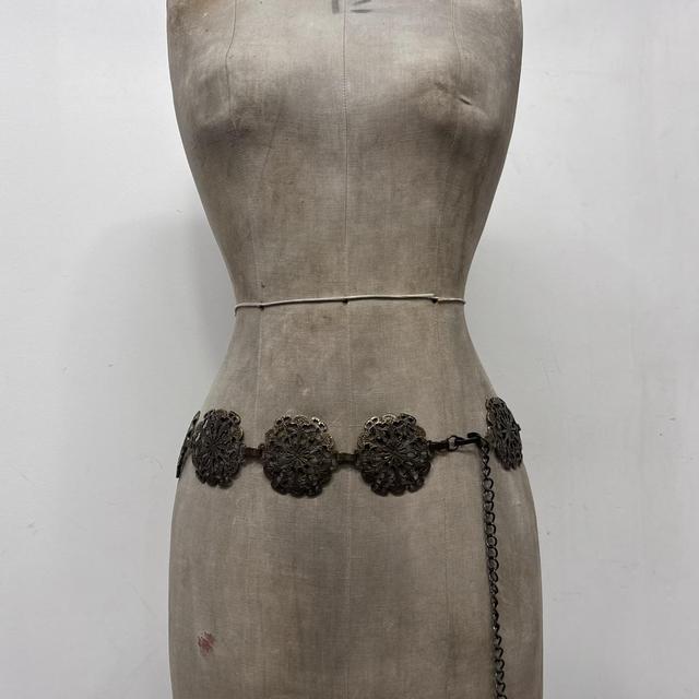 Chunky oversized metal waist chain