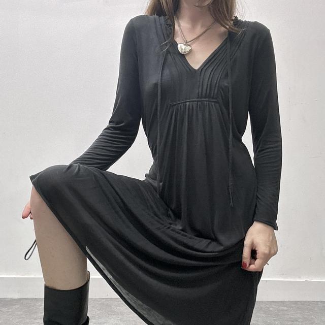 Black pleated 90s midi dress