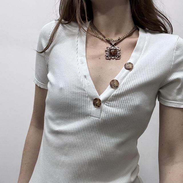 White ribbed sezane t-shirt