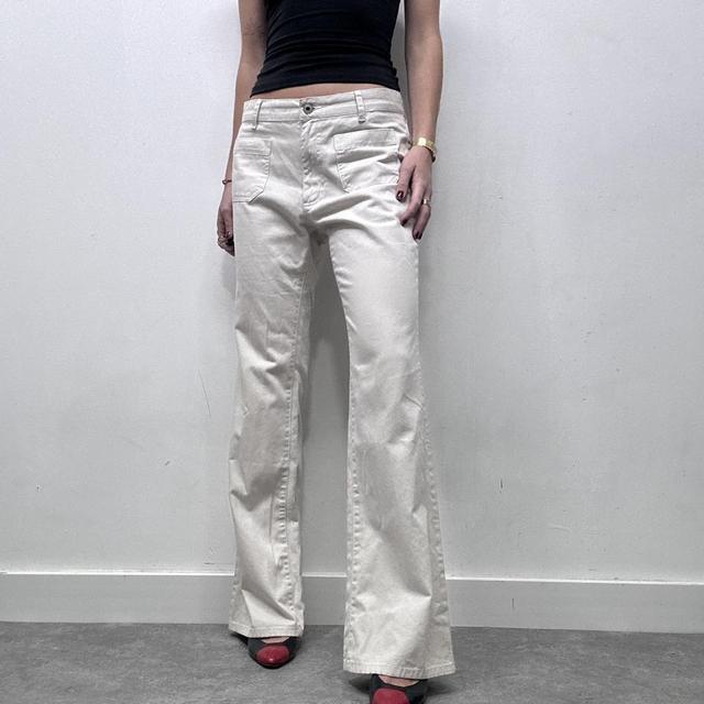 Fit and flare leg cream jeans