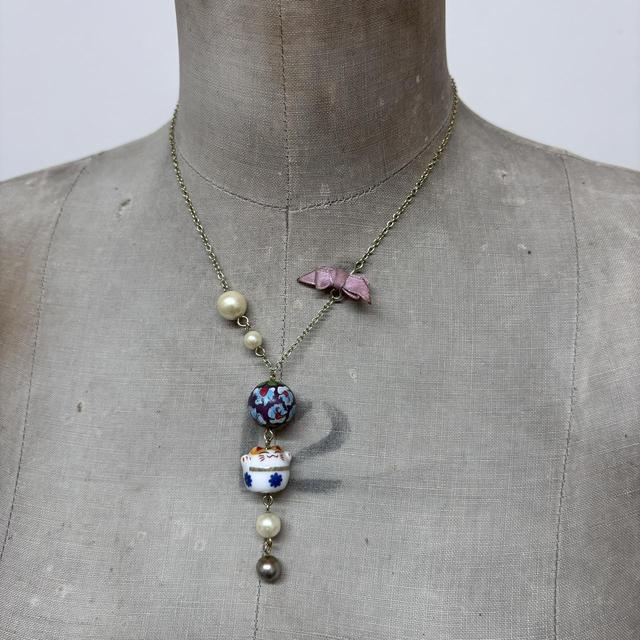 Chunky bow charm necklace