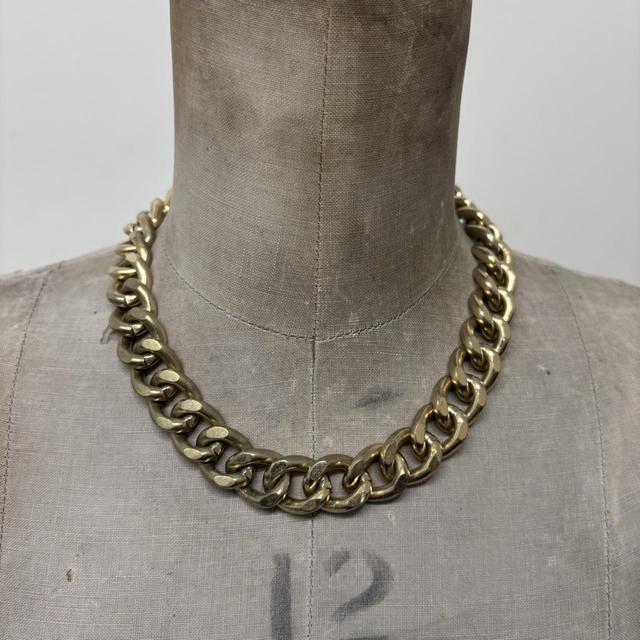 Chunky oversized gold chain necklace