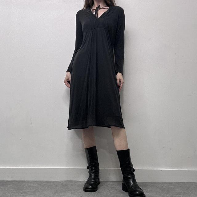 Black pleated 90s midi dress